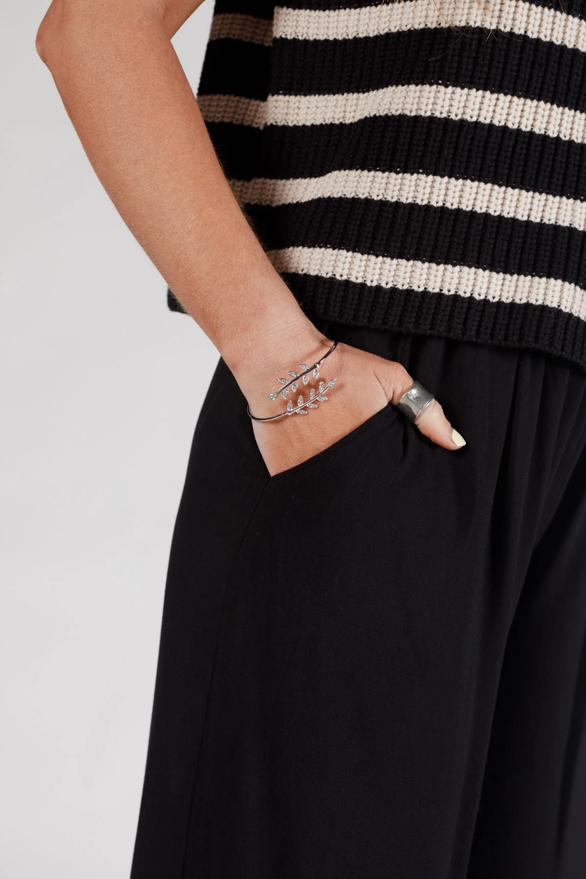 Asteria Leaf Cuff - Silver - Image 4