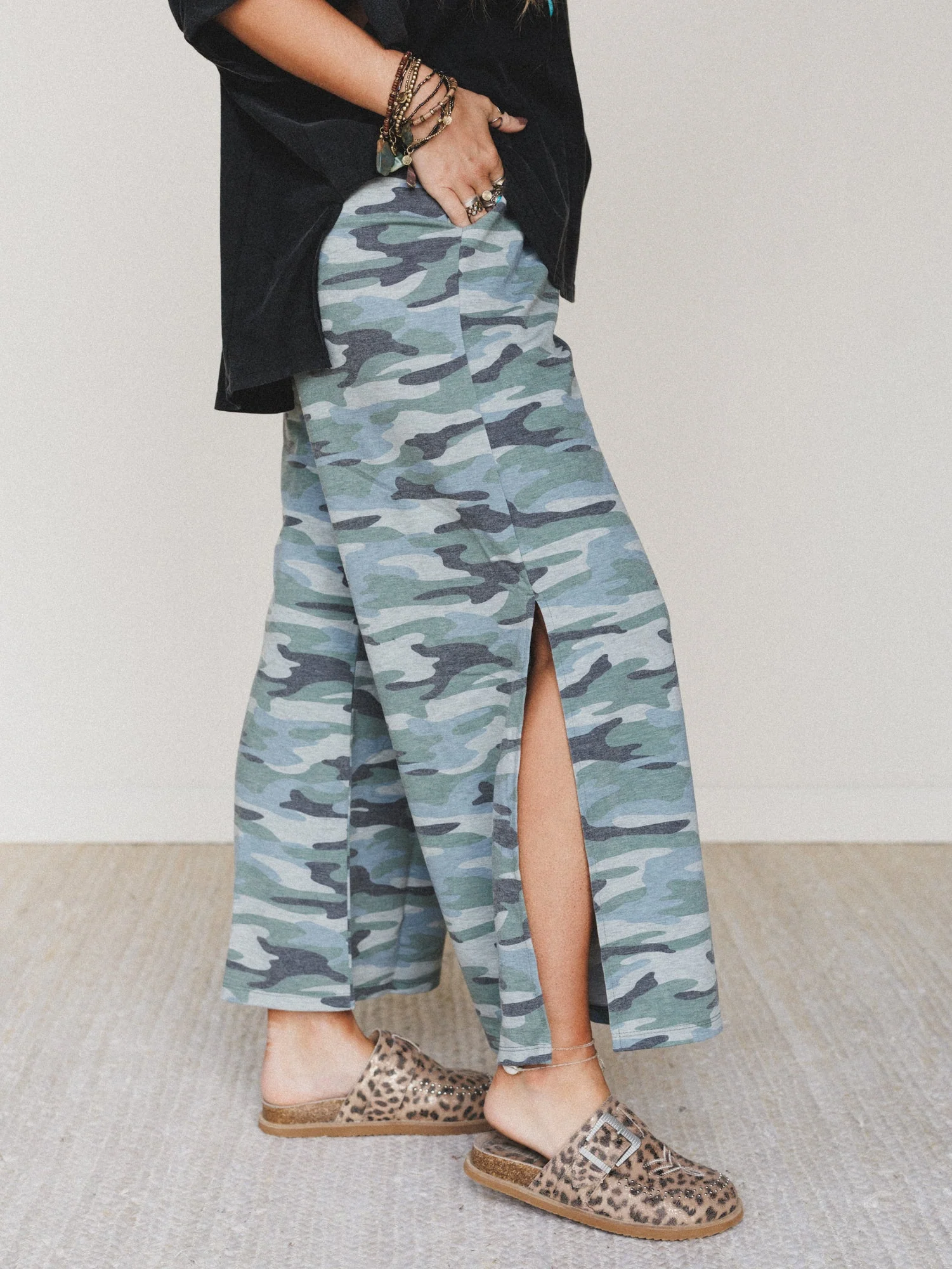 The Nest Casual Wanderer Wide Leg Slit Pants - Army Green Charcoal Camo - Image 2