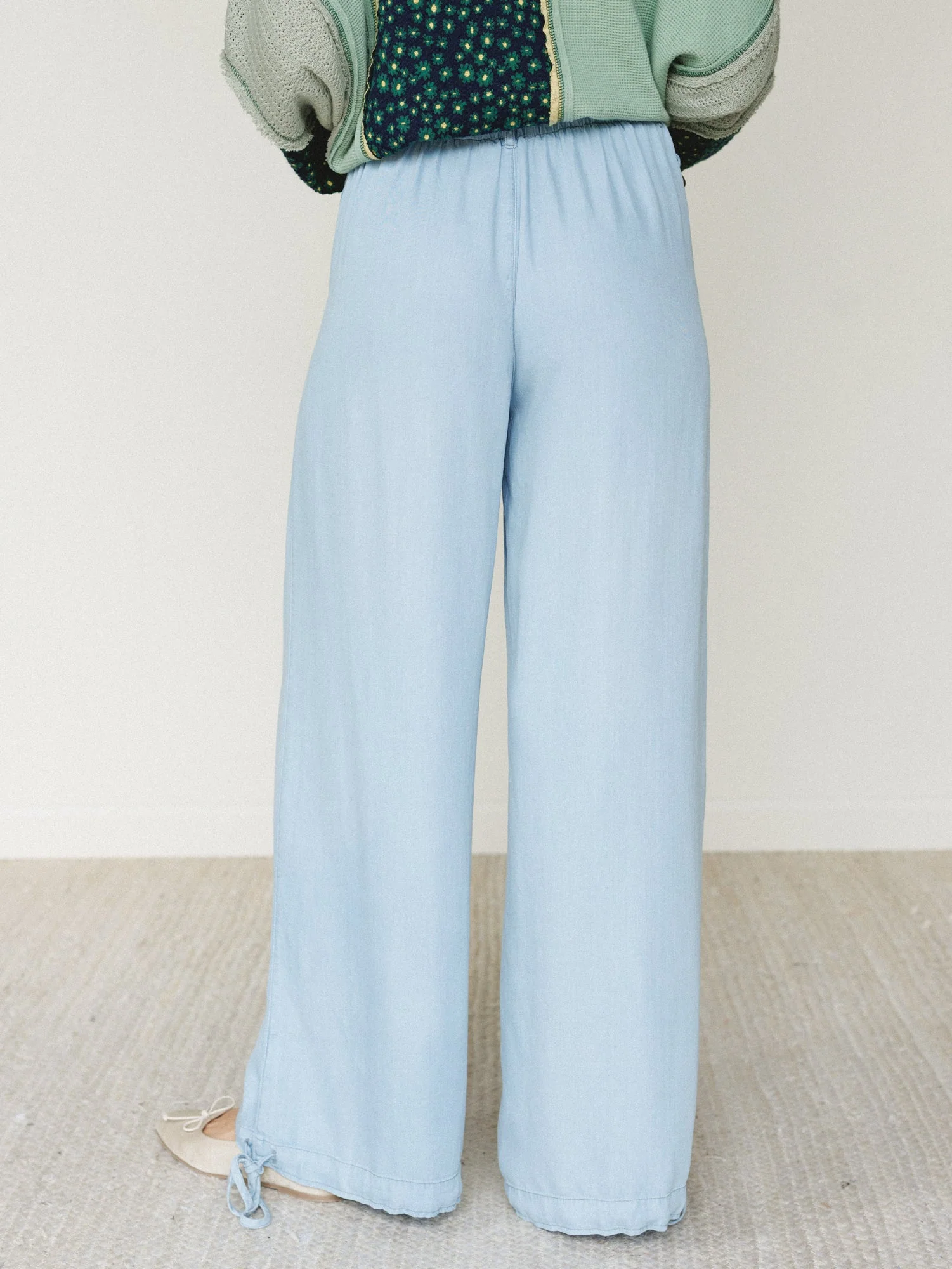 East Bay Loose Fit Cargo Jeans - Light Wash - Image 6