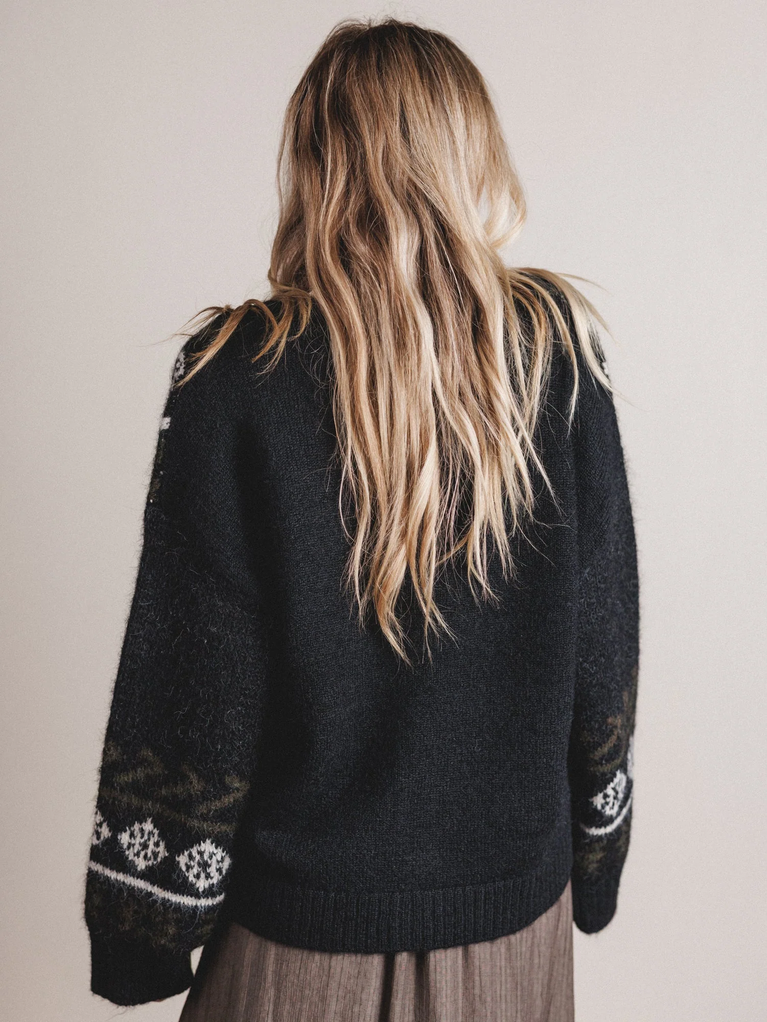 Fall Gaze Sweater - Black - Image 4