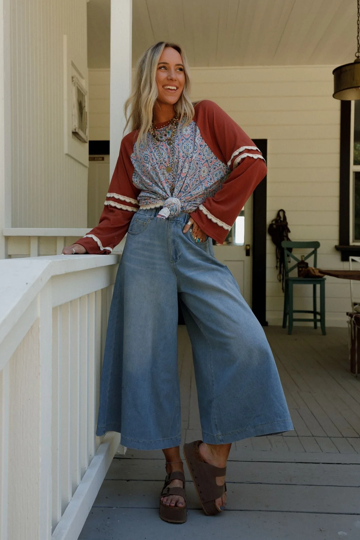 Frontier Flare Jeans - Light Wash - Image 2