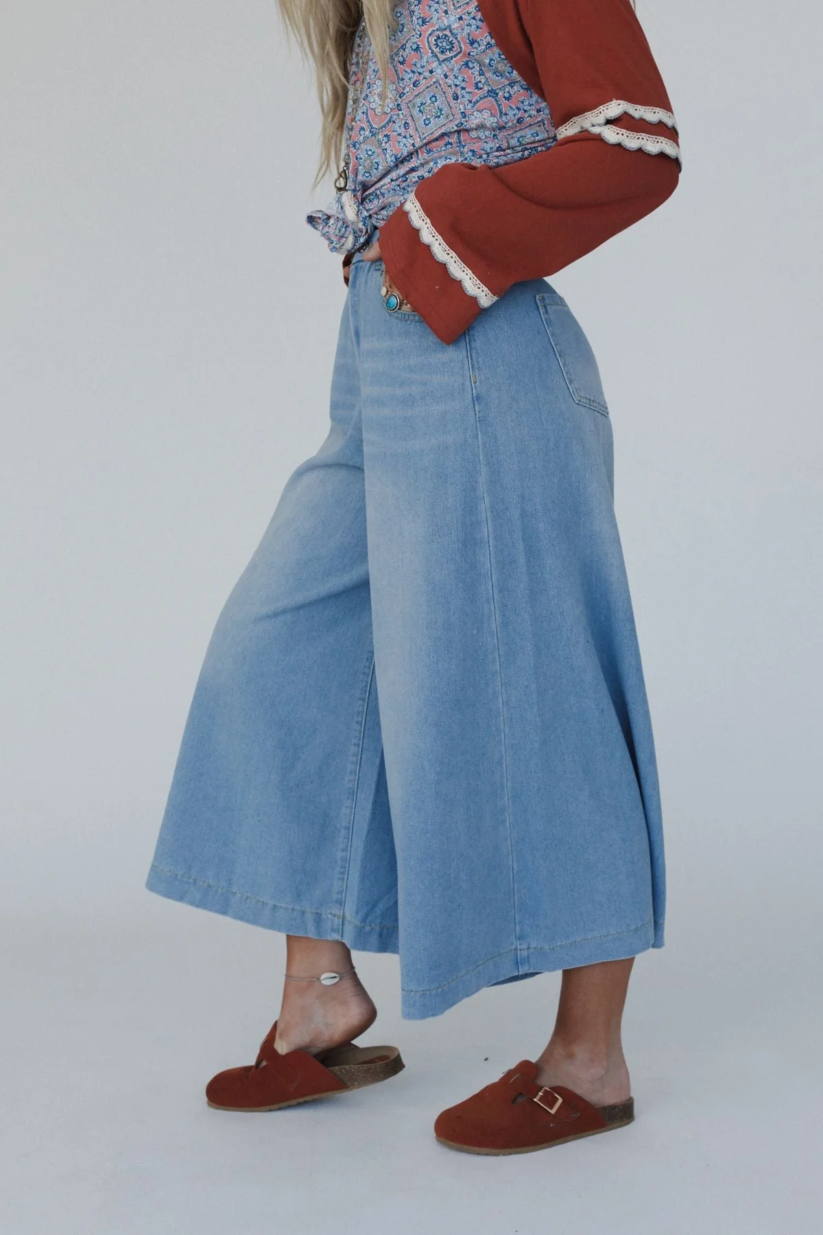 Frontier Flare Jeans - Light Wash - Image 6