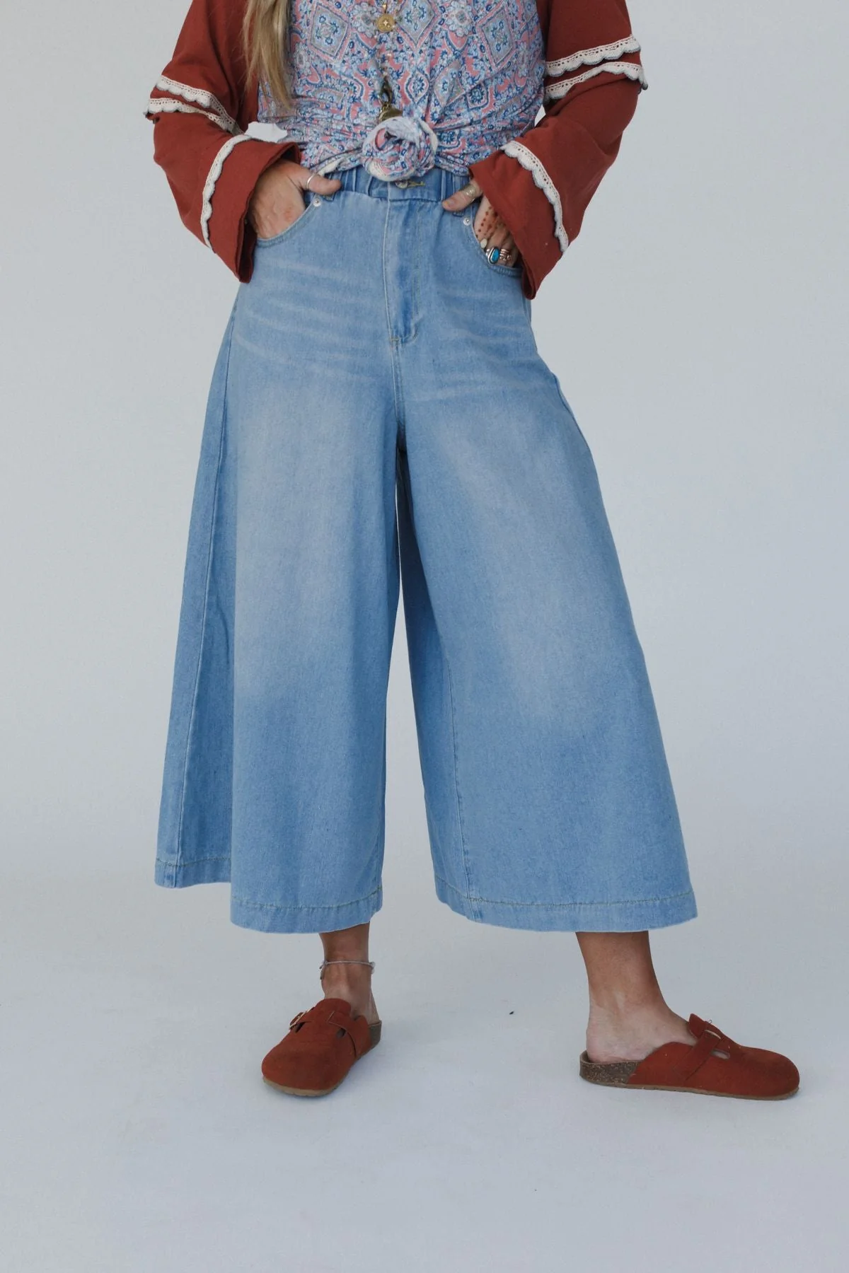 Frontier Flare Jeans - Light Wash - Image 9