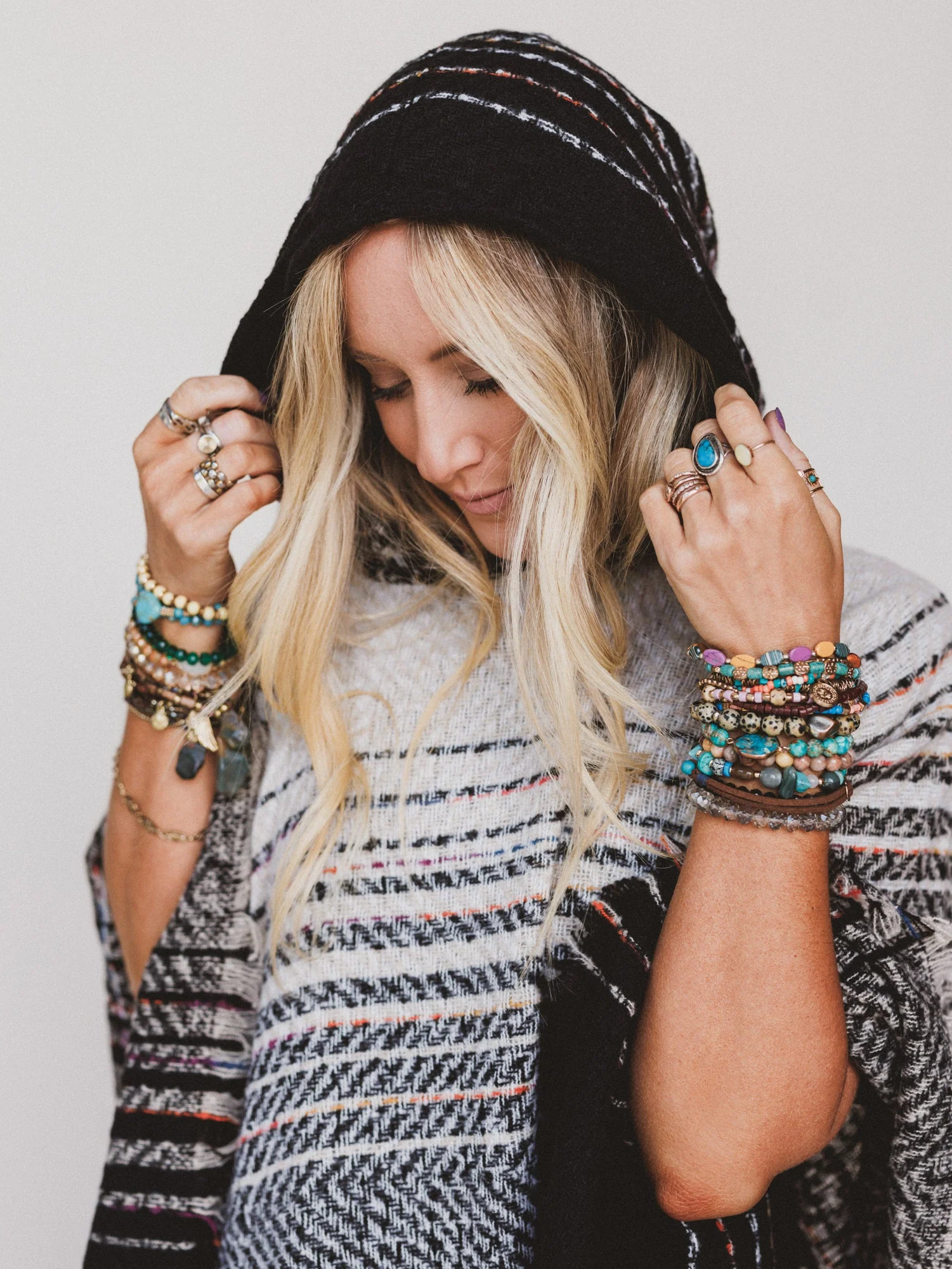 Grand Canyon Hooded Poncho - Black - Image 3