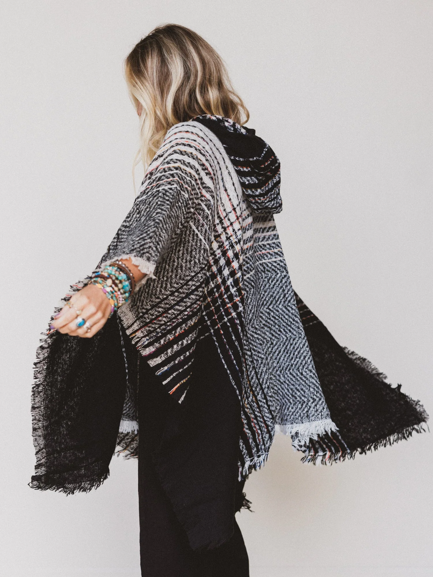 Grand Canyon Hooded Poncho - Black - Image 5
