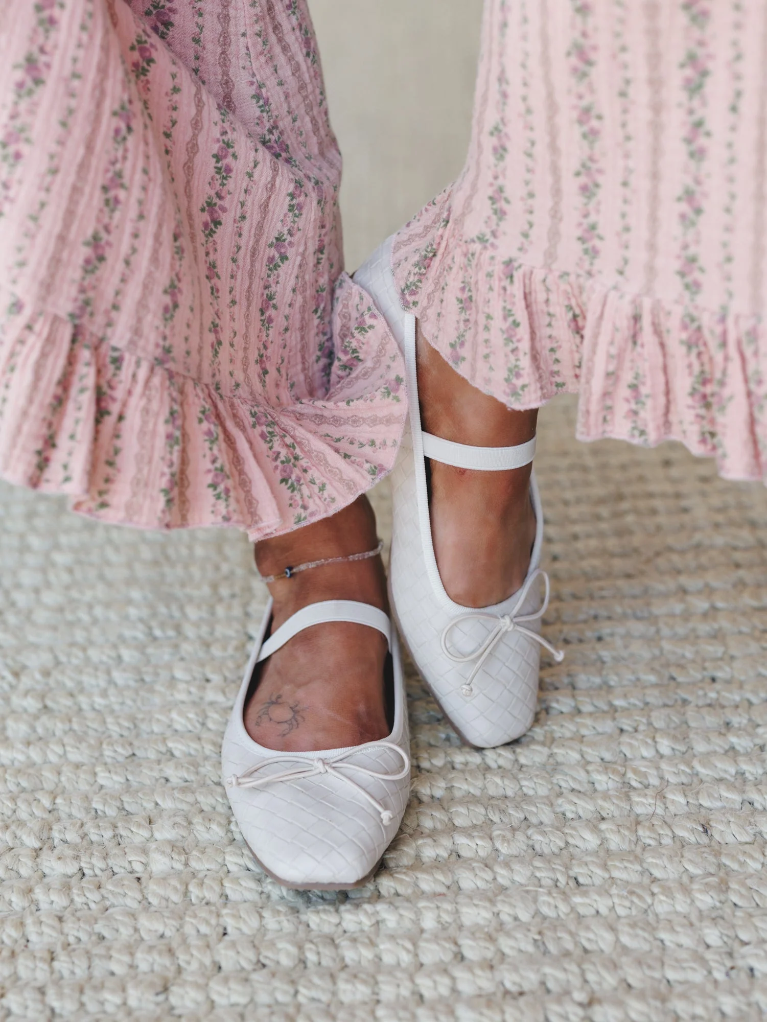 Logan Flat - Beige - Image 2