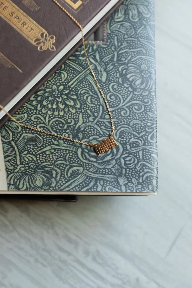 Mothers Love Necklace - Gold - Image 4