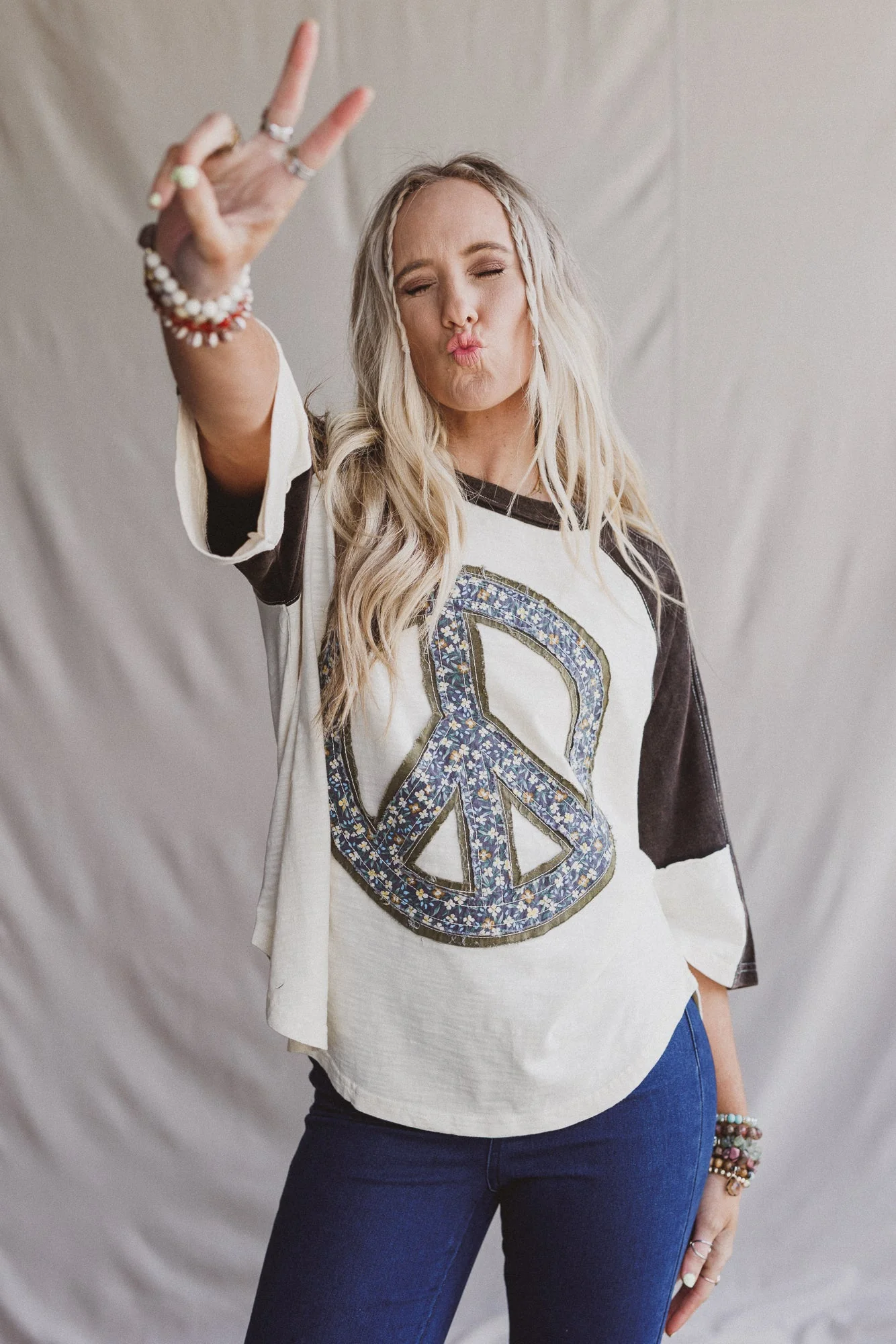 The Nest Peaceful Contrast Top - Navy Ivory