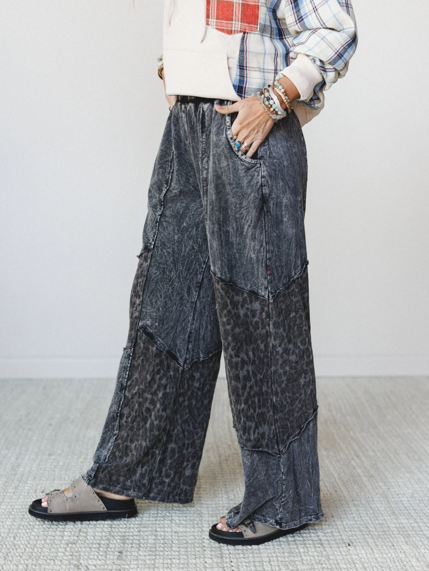 Printed Spirit Wide Leg Pants - Ash Black - Image 3