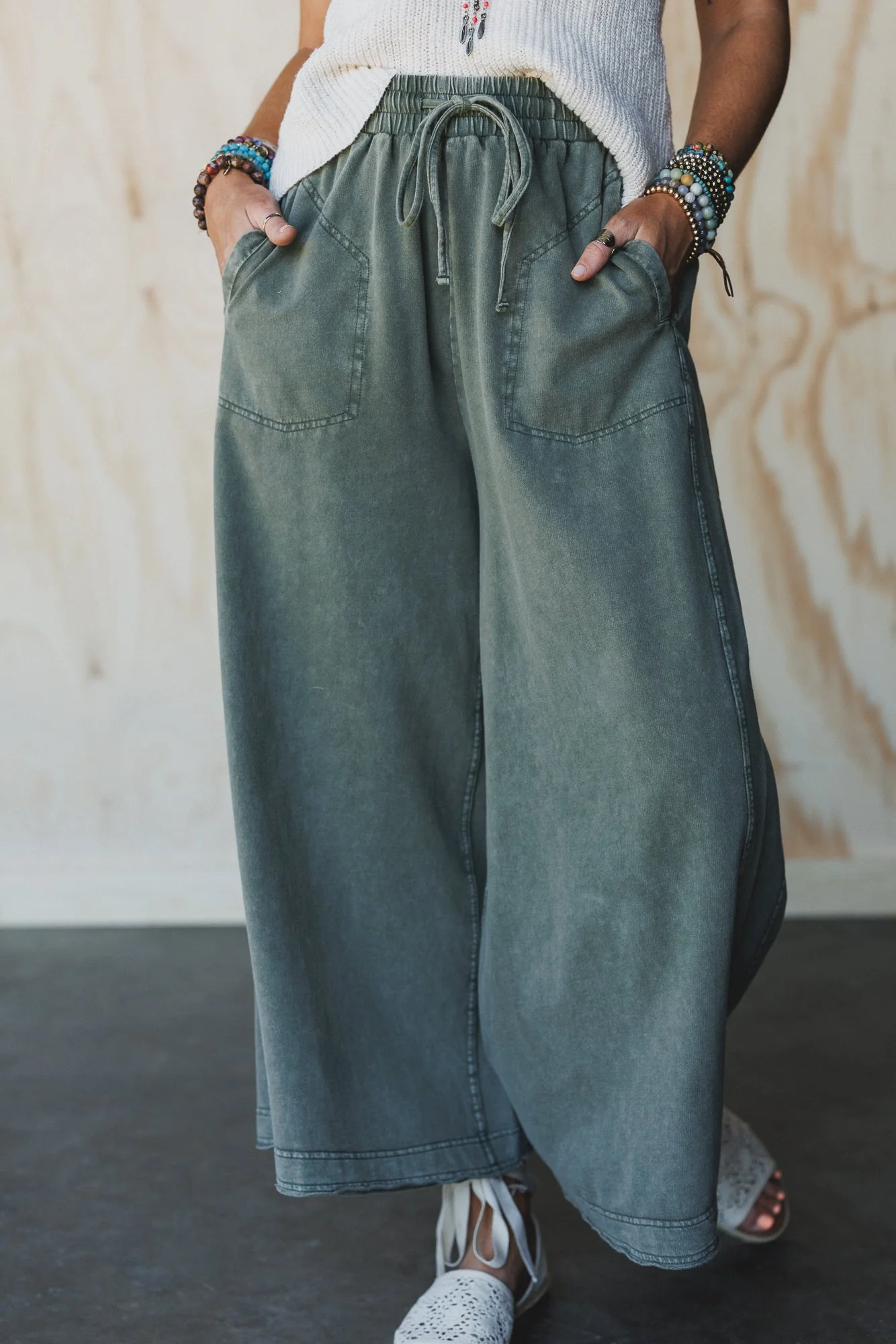 Relaxing Robin Front Pocket Wide Leg Pants - Olive - Image 4
