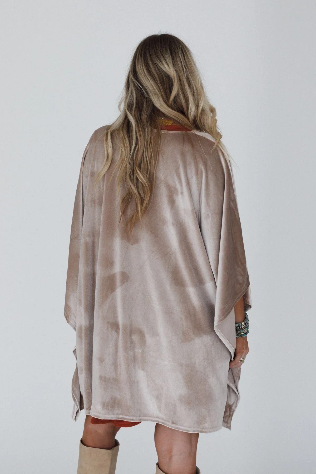 The Nest Savoy Velvet Kimono - Taupe - Image 8