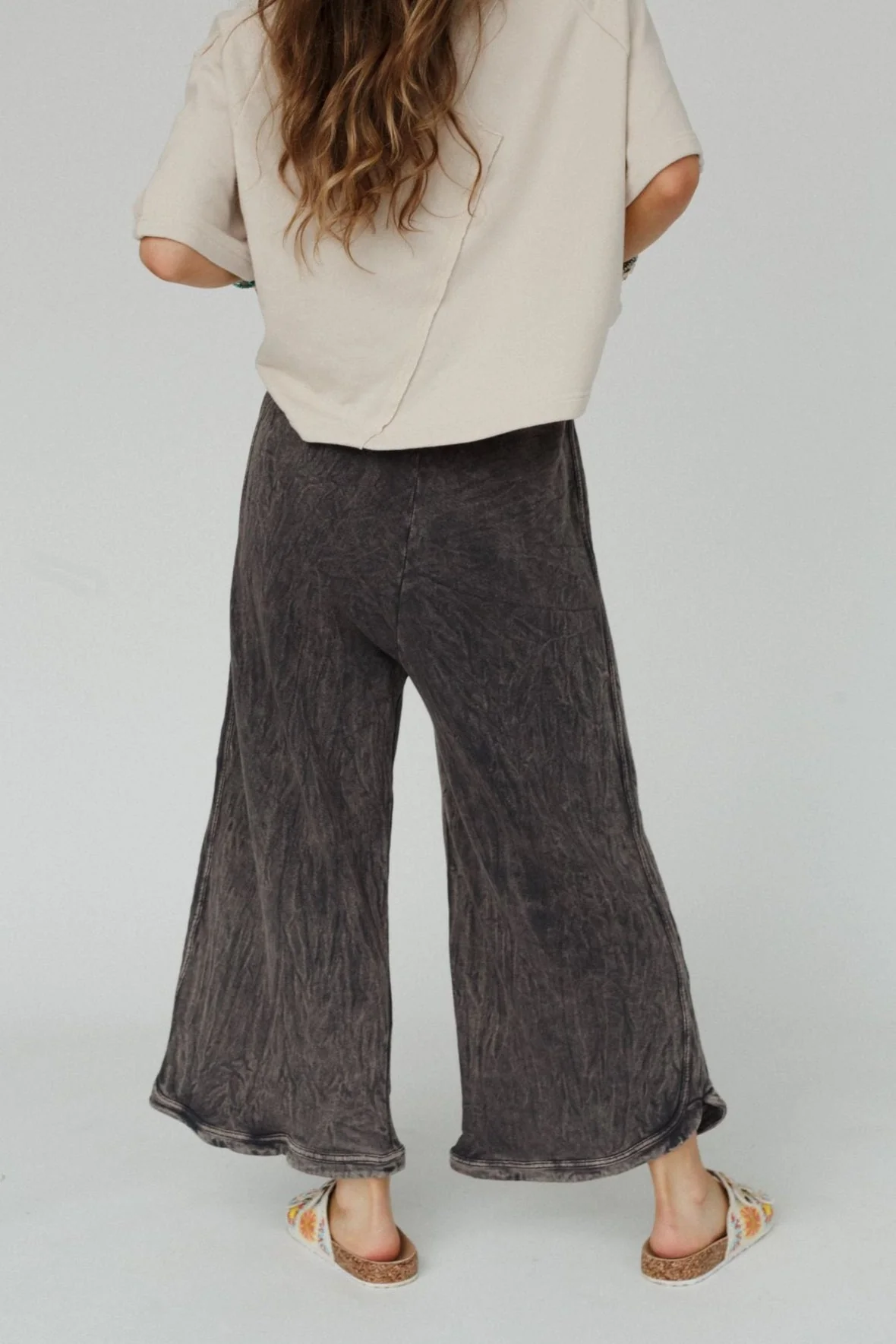 The Nest So Comfy Wide Leg Pant Petite Length - Charcoal - Image 7