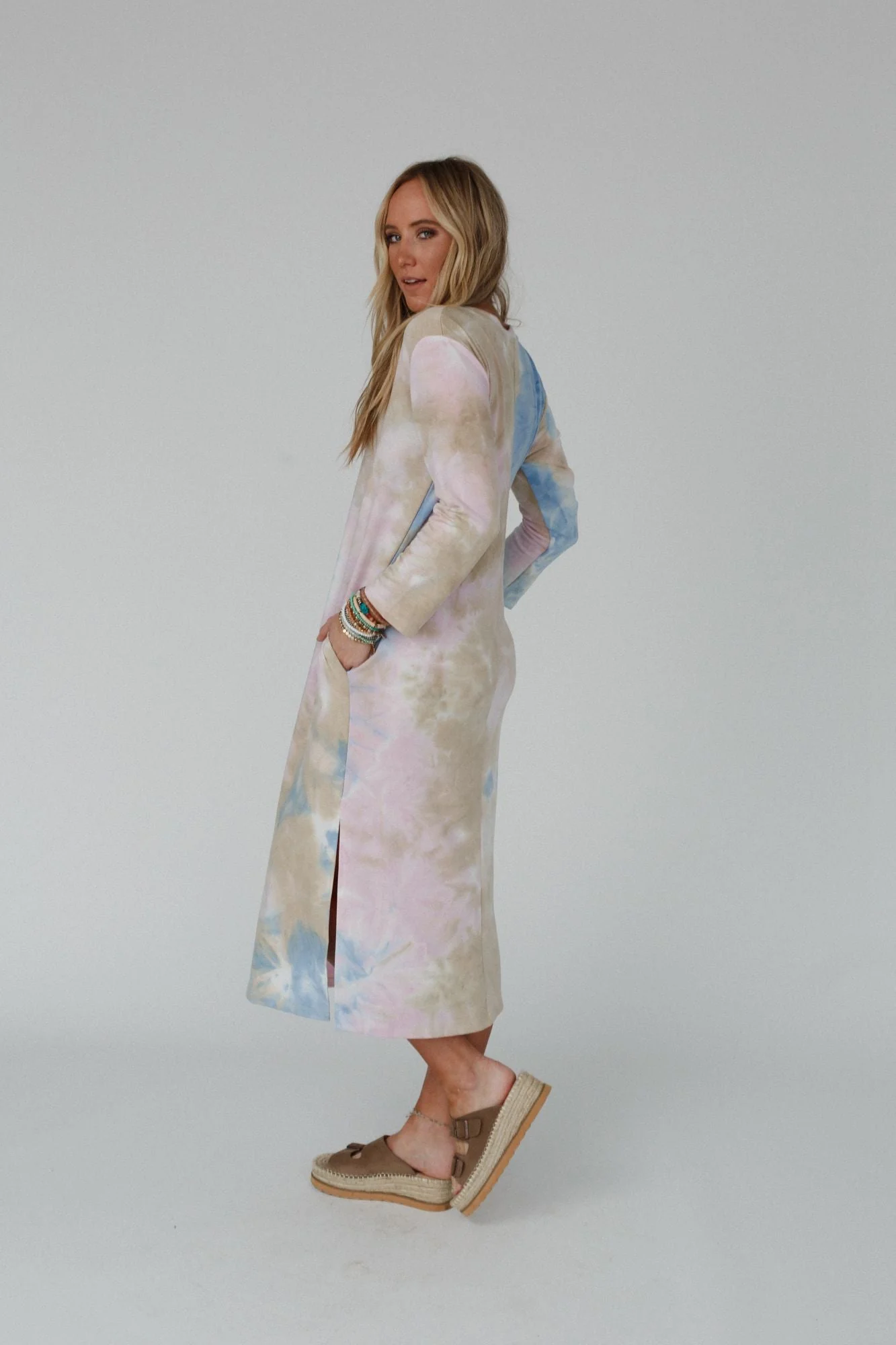 The Nest Soul Shine Pocketed Tie Dye Midi Dress - Lavender Taupe - Image 6
