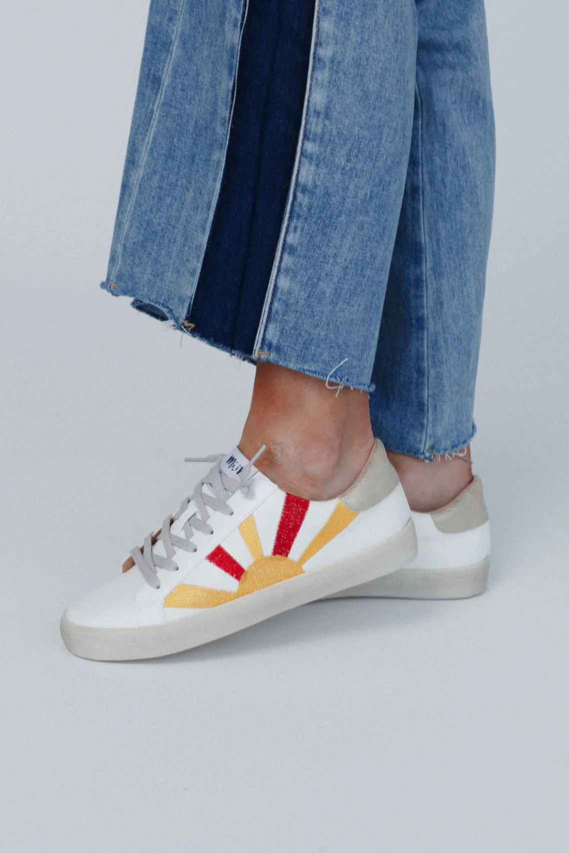 Sun Rays Retro Sneakers - White - Image 3