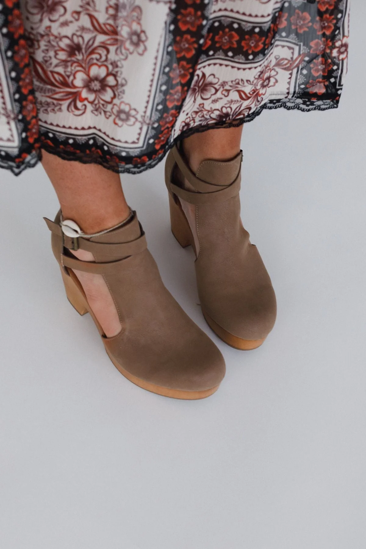 Sundance Clog - Taupe - Image 4