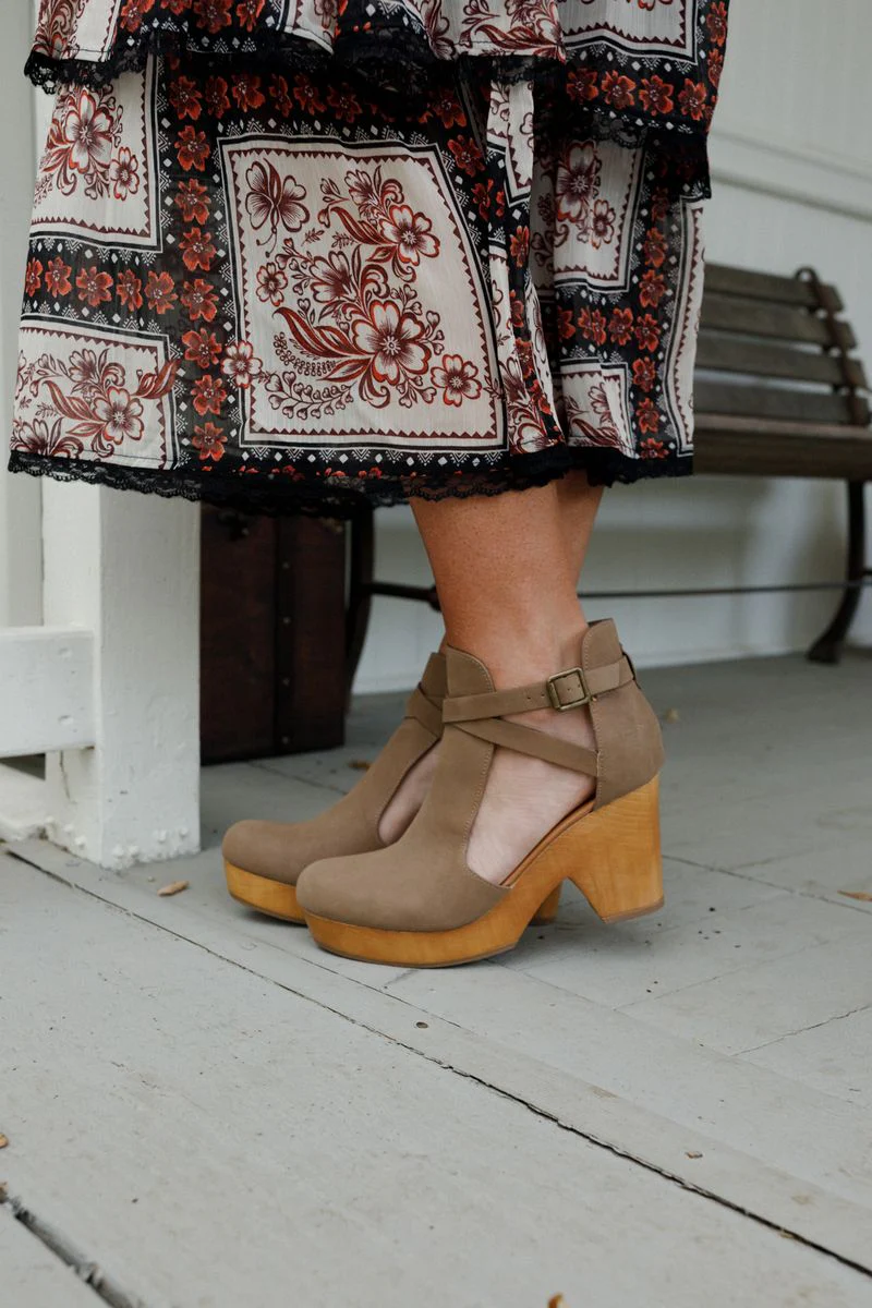 Sundance Clog - Taupe - Image 5