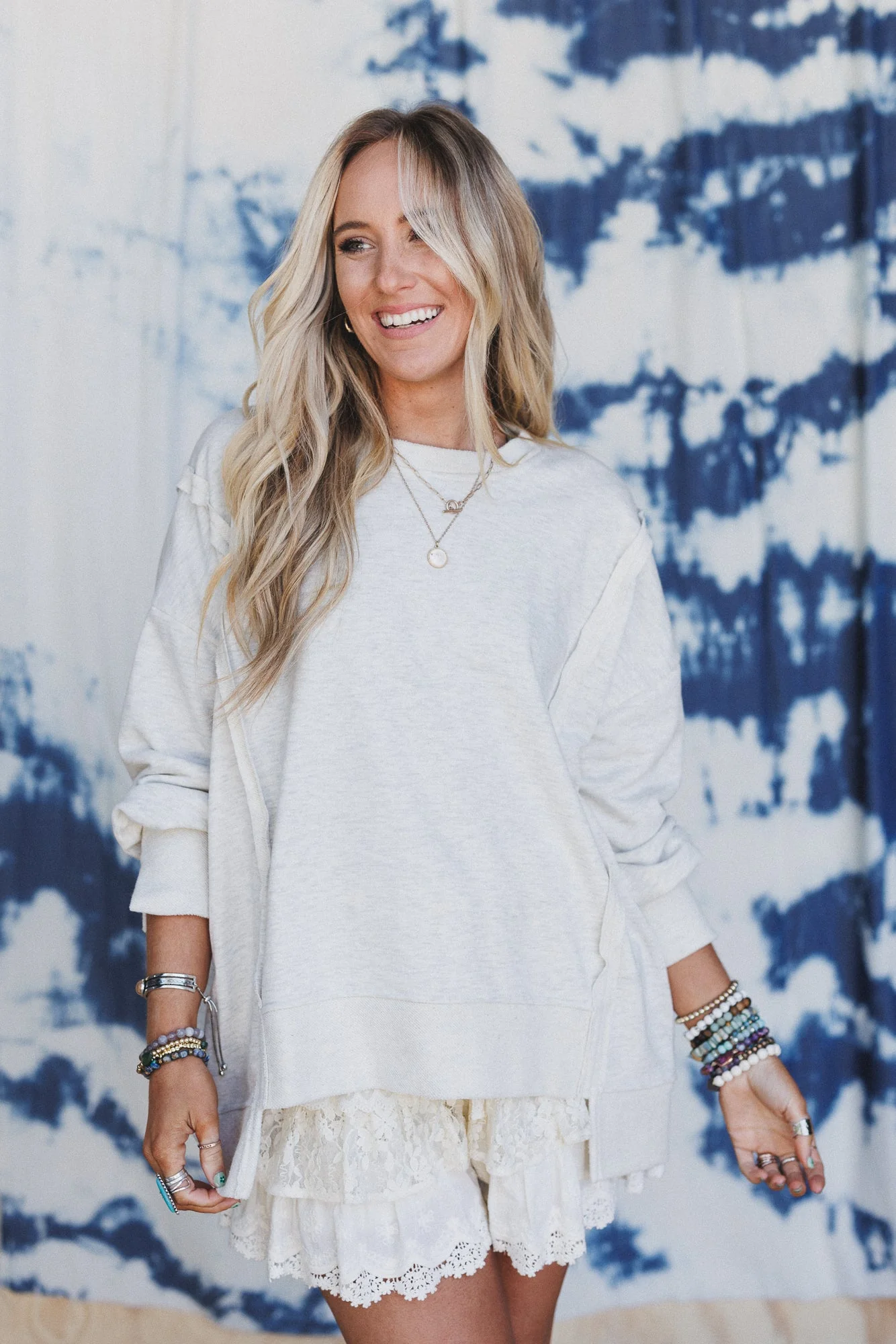 The Nest Chasing Comfort Pullover - Light Grey - Image 4