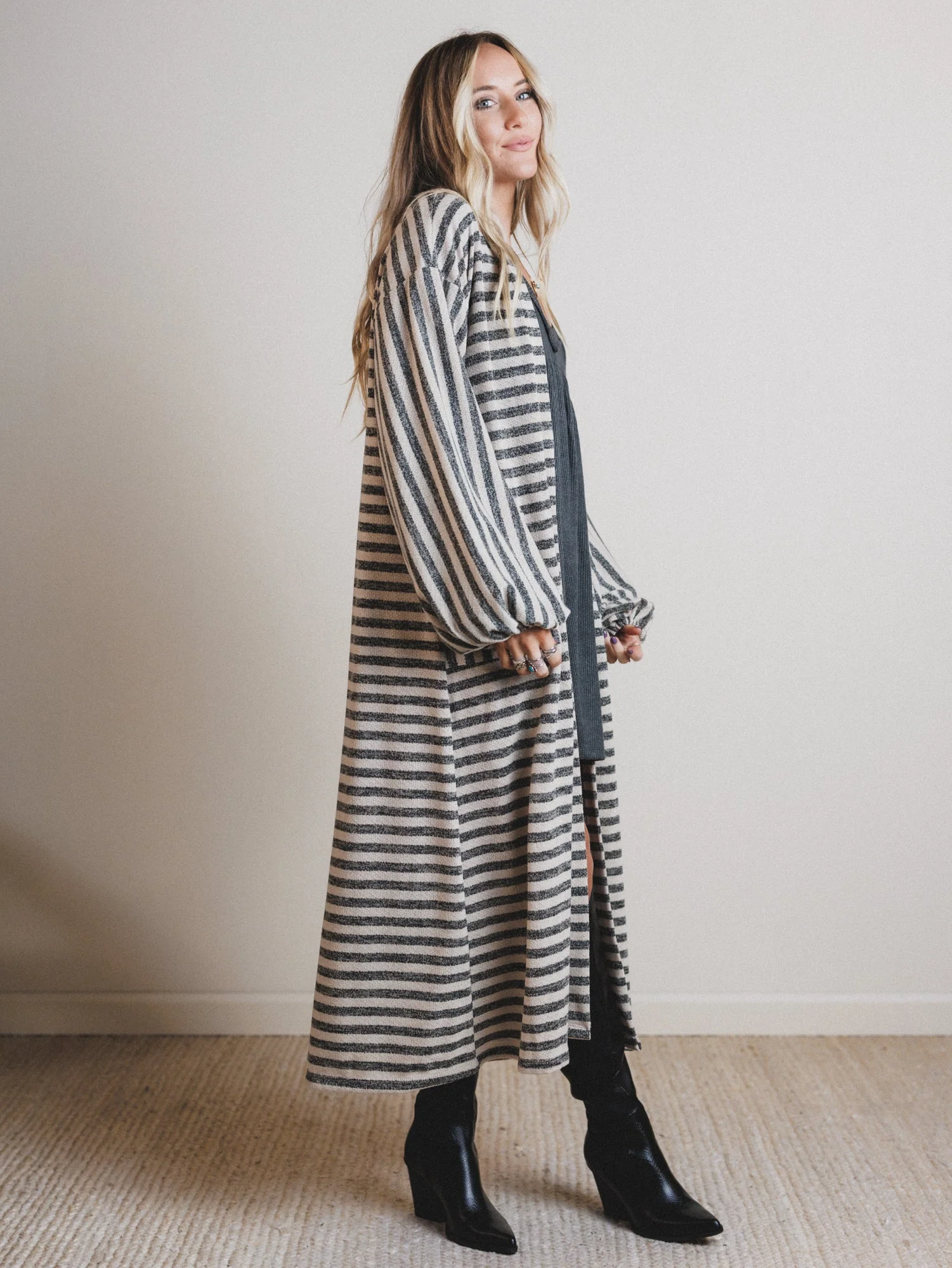 The Nest Endless Love Cuff Sleeve Cardigan - Taupe Black - Image 2