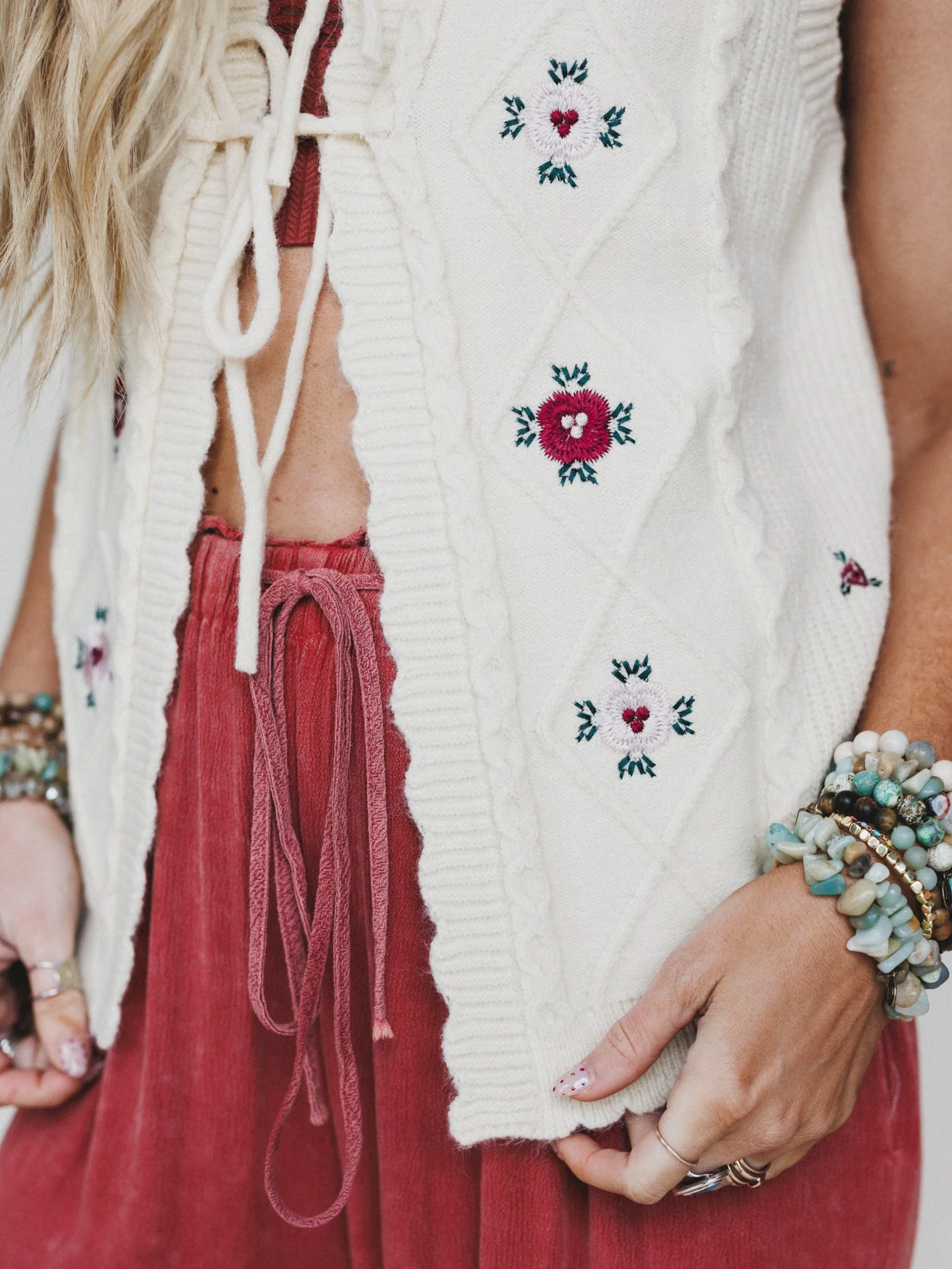 The Nest Lovely Florals Knit Vest - Cream - Image 3