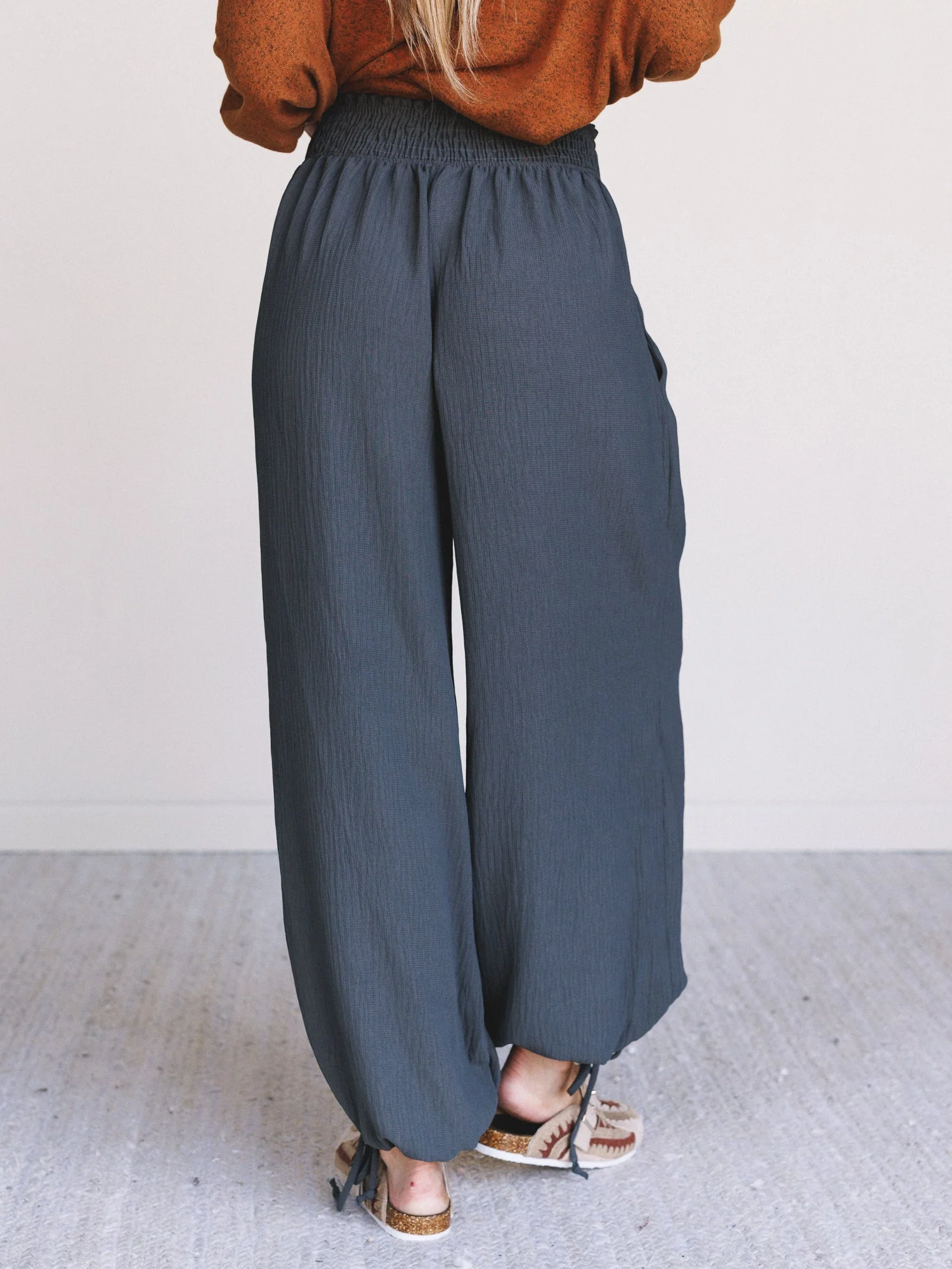 The Nest Oceana Cinched Pants - Grey Olive - Image 4