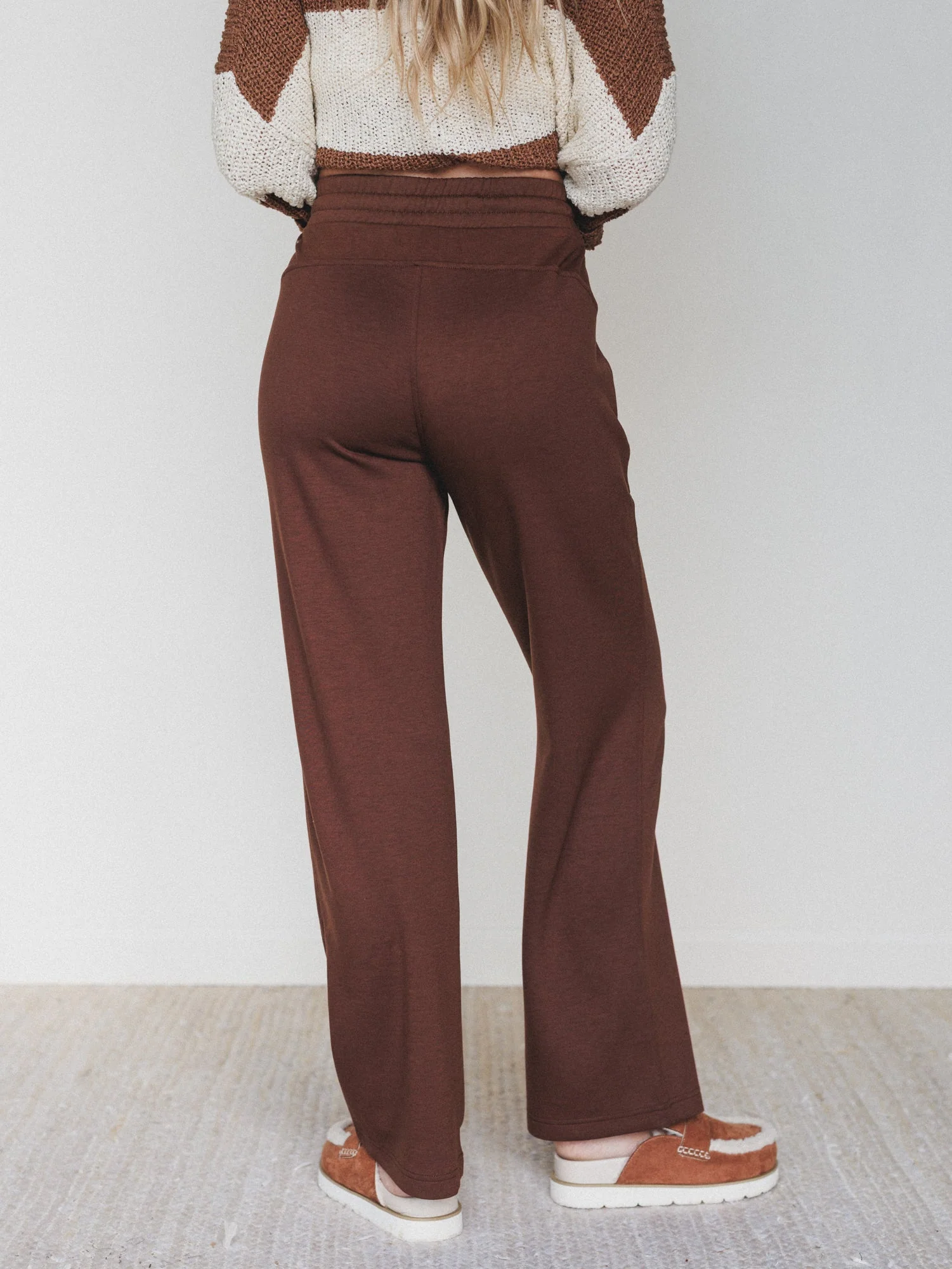 Warm Hug Sweatpants - Brown - Image 4